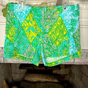 Lilly Pulitzer Liza shorts in colorful print size 4